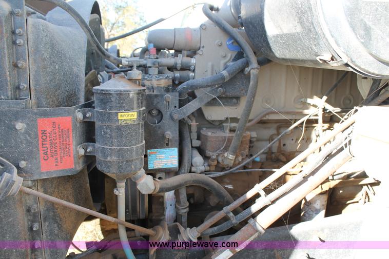 image for item G5848 1991 International 8200 semi truck