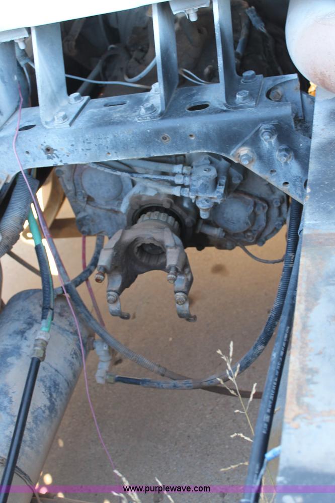 image for item G5848 1991 International 8200 semi truck