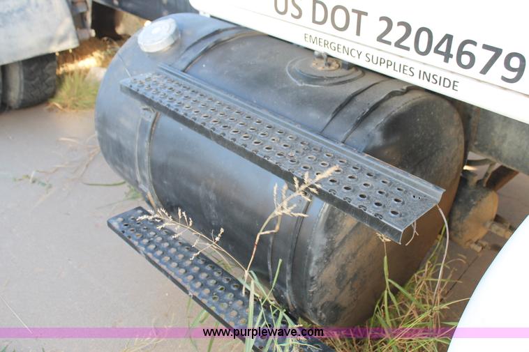 image for item G5848 1991 International 8200 semi truck