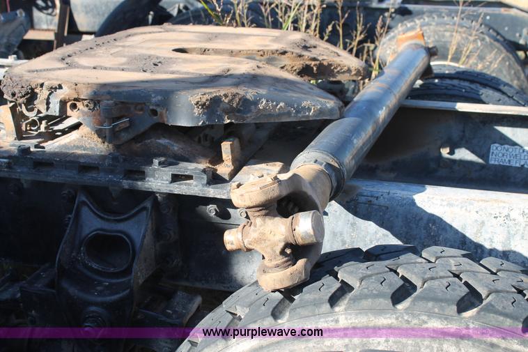 image for item G5848 1991 International 8200 semi truck