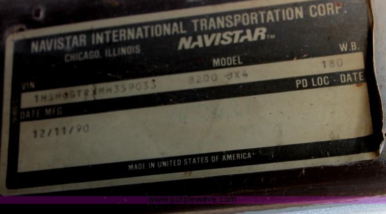 image for item G5848 1991 International 8200 semi truck