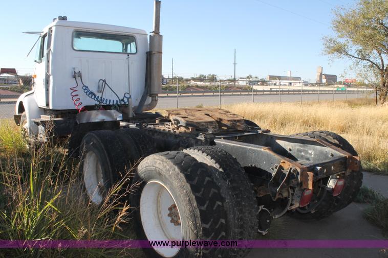 image for item G5849 1991 International 8200 semi truck