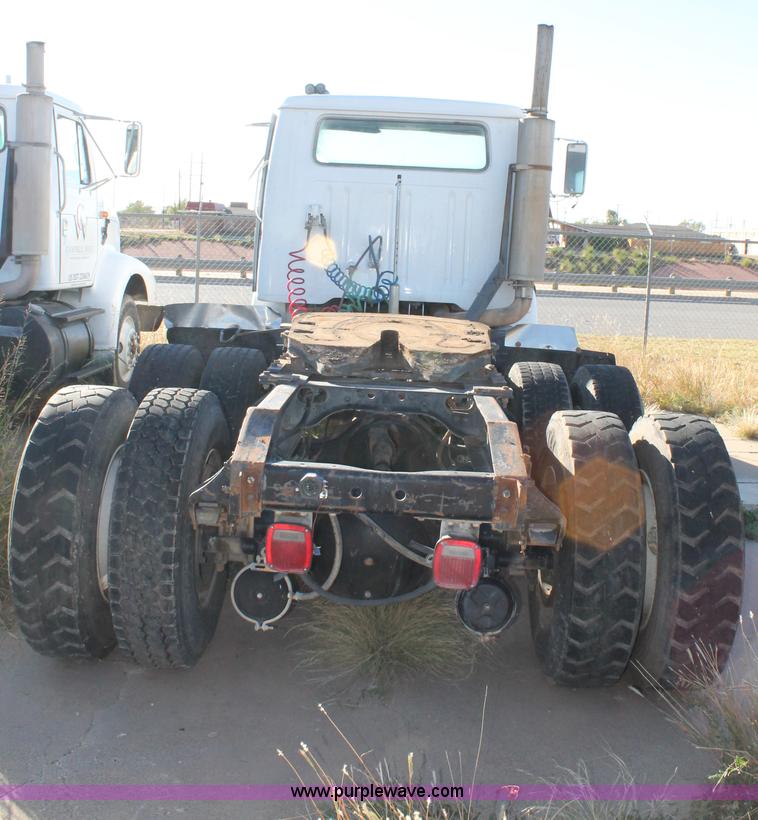 image for item G5849 1991 International 8200 semi truck