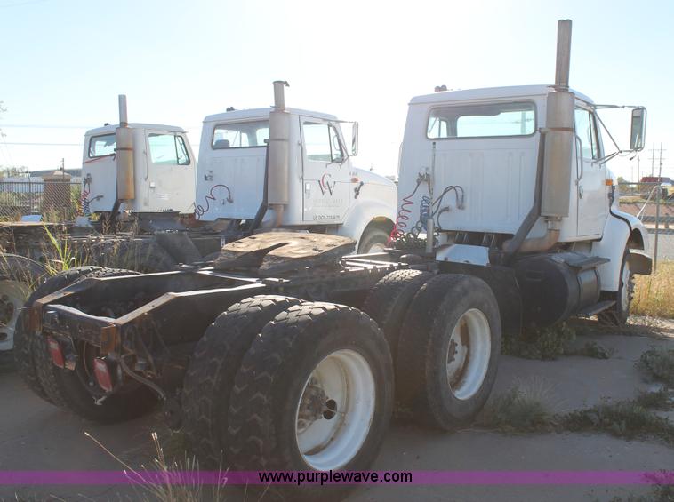 image for item G5849 1991 International 8200 semi truck