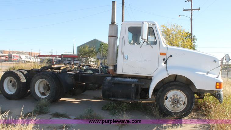 image for item G5849 1991 International 8200 semi truck