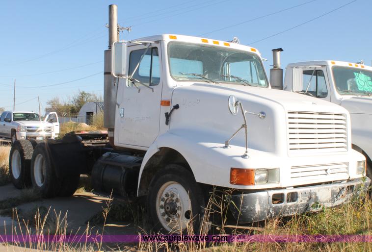 image for item G5849 1991 International 8200 semi truck