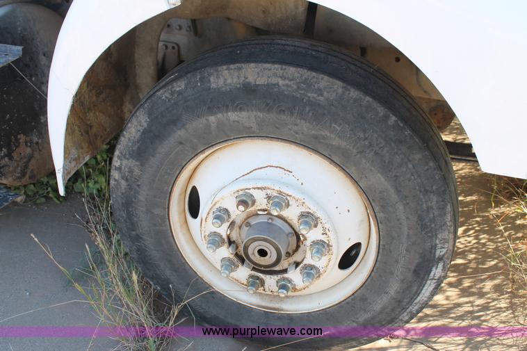 image for item G5849 1991 International 8200 semi truck