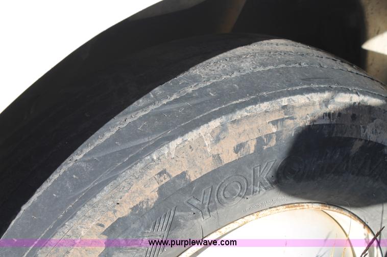 image for item G5849 1991 International 8200 semi truck