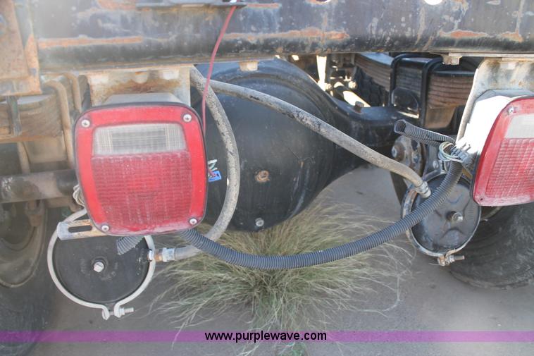 image for item G5849 1991 International 8200 semi truck