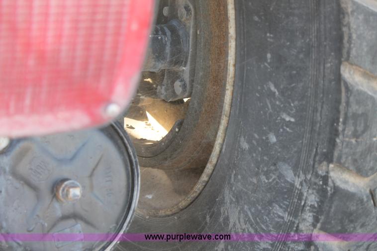 image for item G5849 1991 International 8200 semi truck