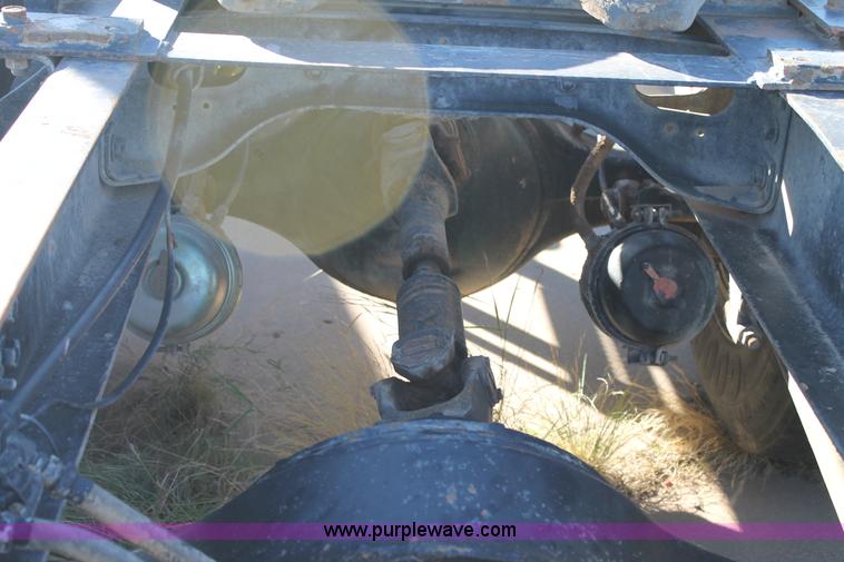 image for item G5849 1991 International 8200 semi truck