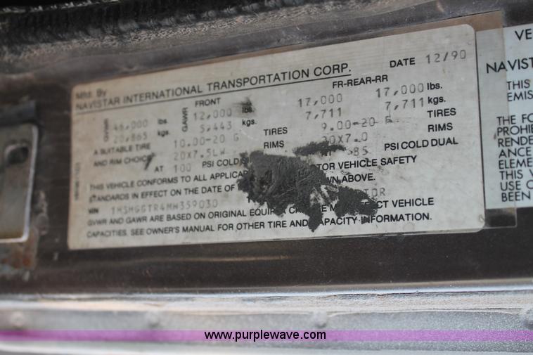 image for item G5849 1991 International 8200 semi truck