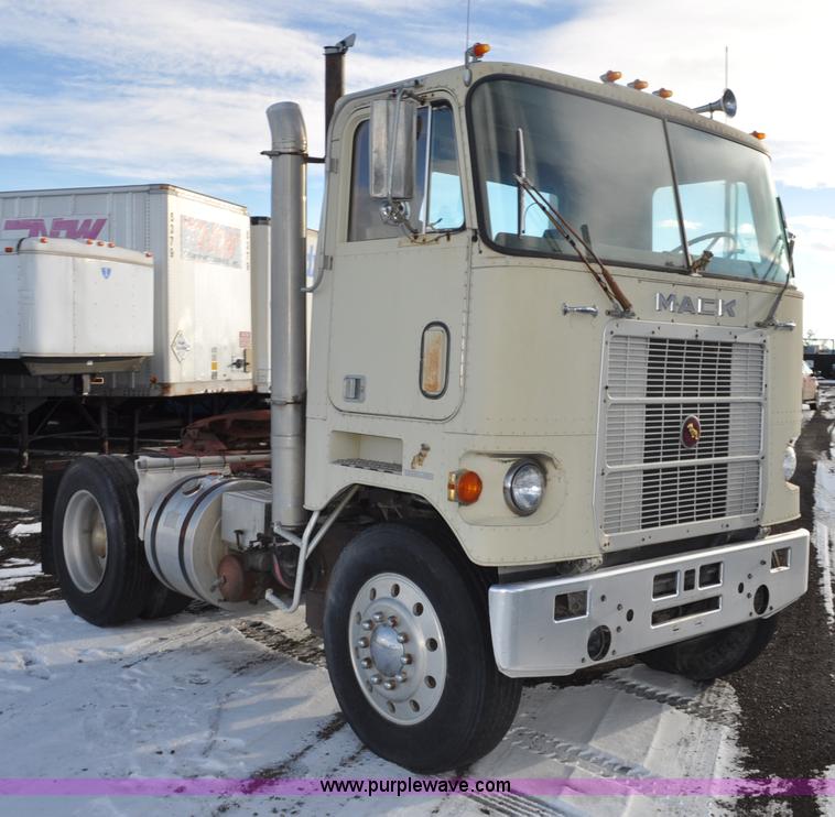 image for item G6213 1975 Mack Cruise Liner semi truck
