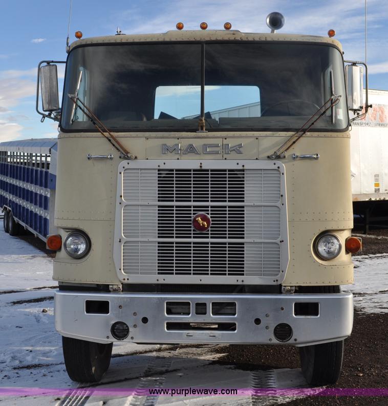 image for item G6213 1975 Mack Cruise Liner semi truck