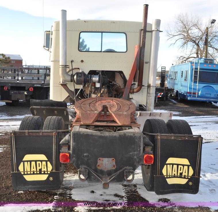 image for item G6213 1975 Mack Cruise Liner semi truck