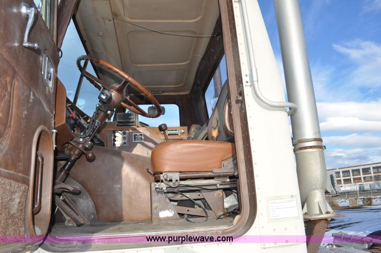 image for item G6213 1975 Mack Cruise Liner semi truck