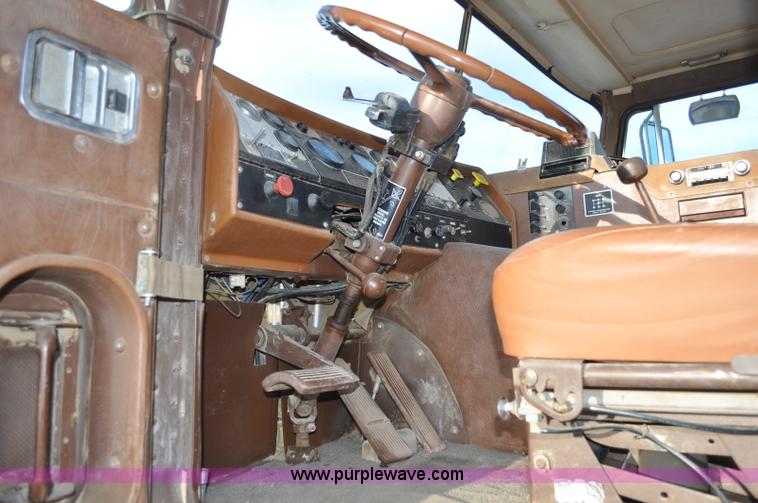 image for item G6213 1975 Mack Cruise Liner semi truck