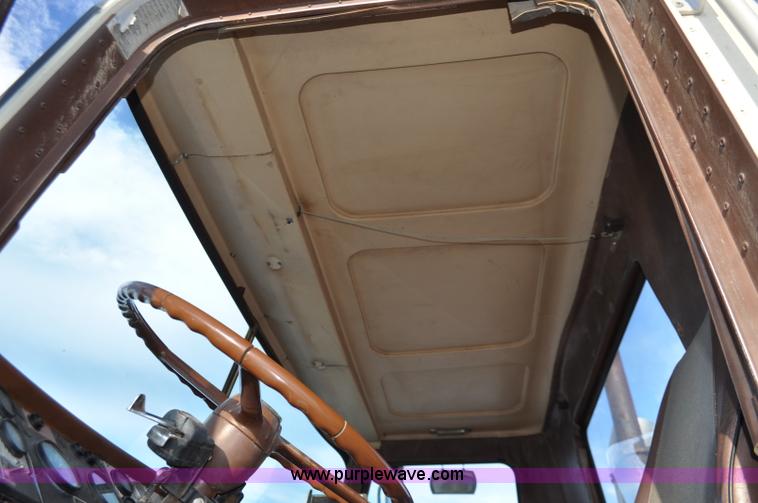 image for item G6213 1975 Mack Cruise Liner semi truck