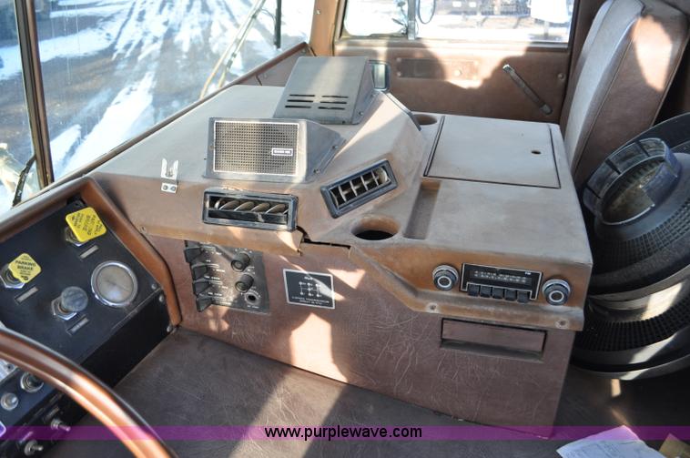 image for item G6213 1975 Mack Cruise Liner semi truck