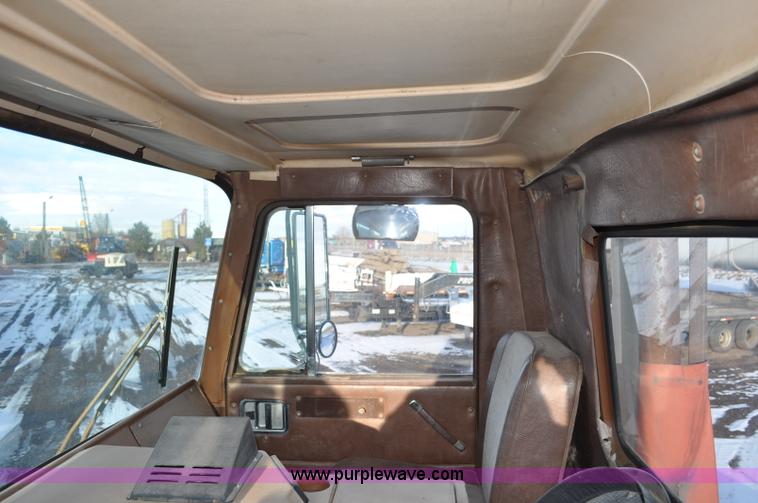 image for item G6213 1975 Mack Cruise Liner semi truck