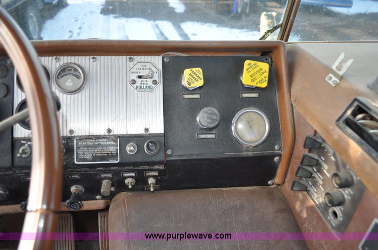 image for item G6213 1975 Mack Cruise Liner semi truck