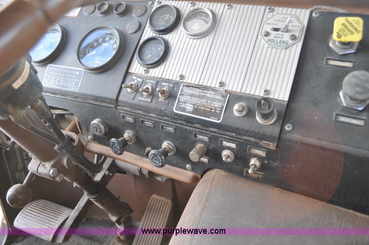 image for item G6213 1975 Mack Cruise Liner semi truck