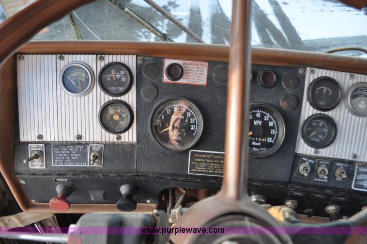 image for item G6213 1975 Mack Cruise Liner semi truck