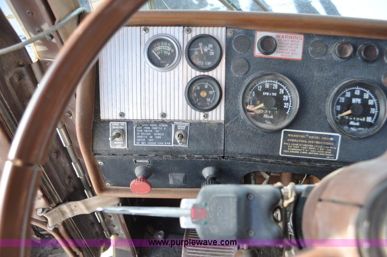 image for item G6213 1975 Mack Cruise Liner semi truck