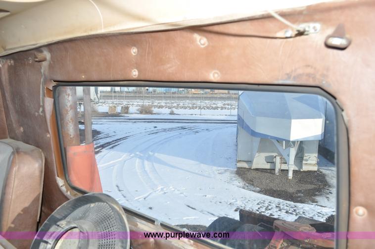 image for item G6213 1975 Mack Cruise Liner semi truck