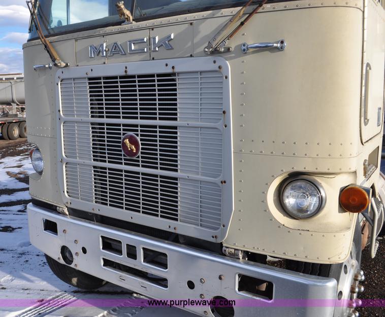 image for item G6213 1975 Mack Cruise Liner semi truck