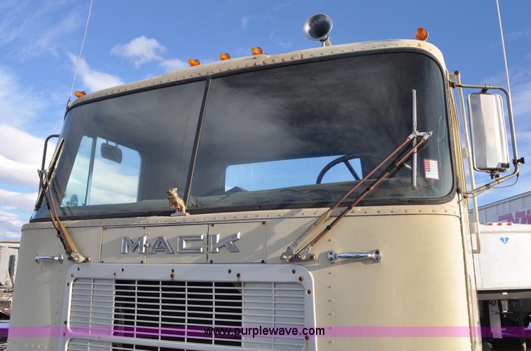 image for item G6213 1975 Mack Cruise Liner semi truck