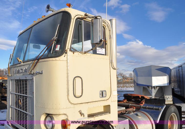 image for item G6213 1975 Mack Cruise Liner semi truck