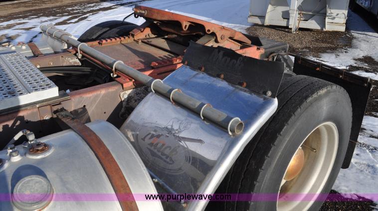 image for item G6213 1975 Mack Cruise Liner semi truck