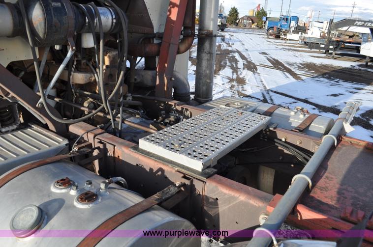 image for item G6213 1975 Mack Cruise Liner semi truck