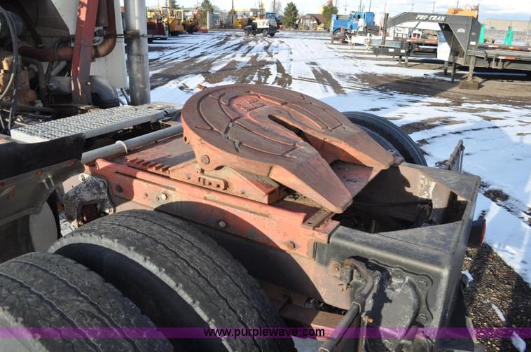 image for item G6213 1975 Mack Cruise Liner semi truck