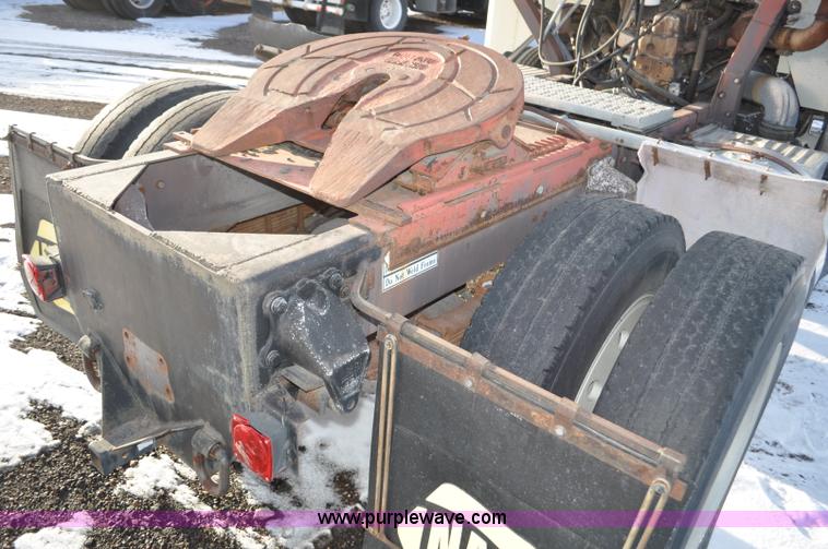 image for item G6213 1975 Mack Cruise Liner semi truck