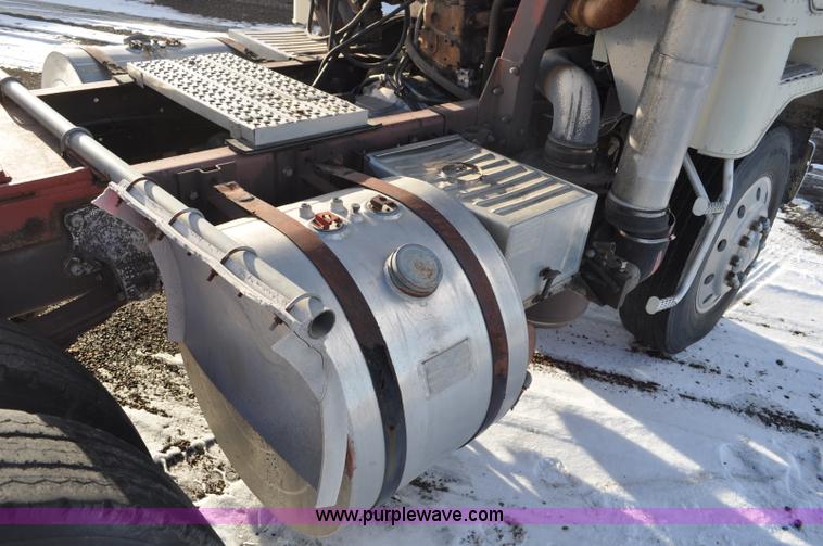 image for item G6213 1975 Mack Cruise Liner semi truck