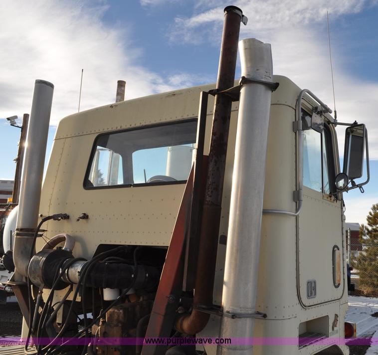 image for item G6213 1975 Mack Cruise Liner semi truck