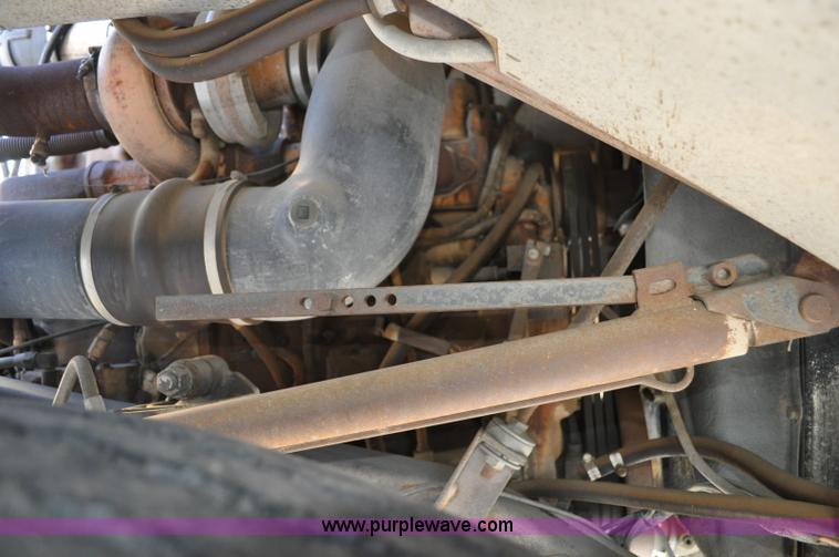 image for item G6213 1975 Mack Cruise Liner semi truck