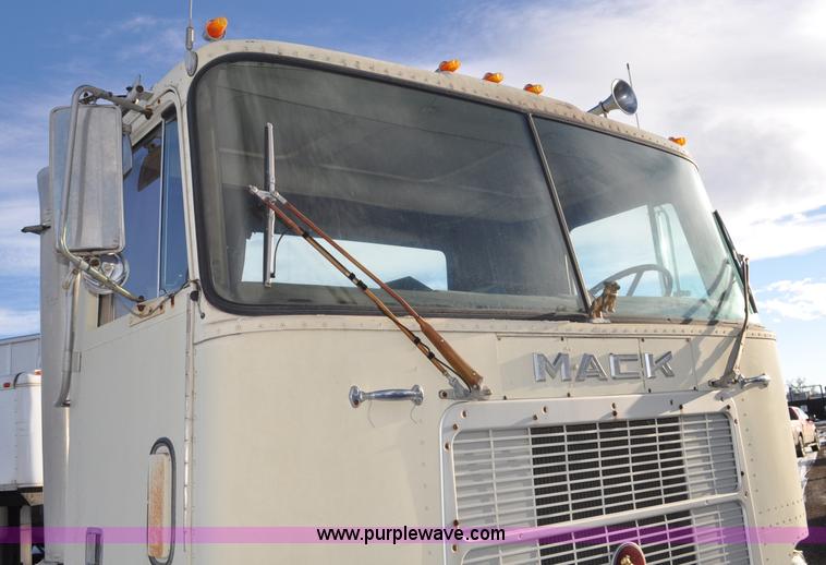 image for item G6213 1975 Mack Cruise Liner semi truck