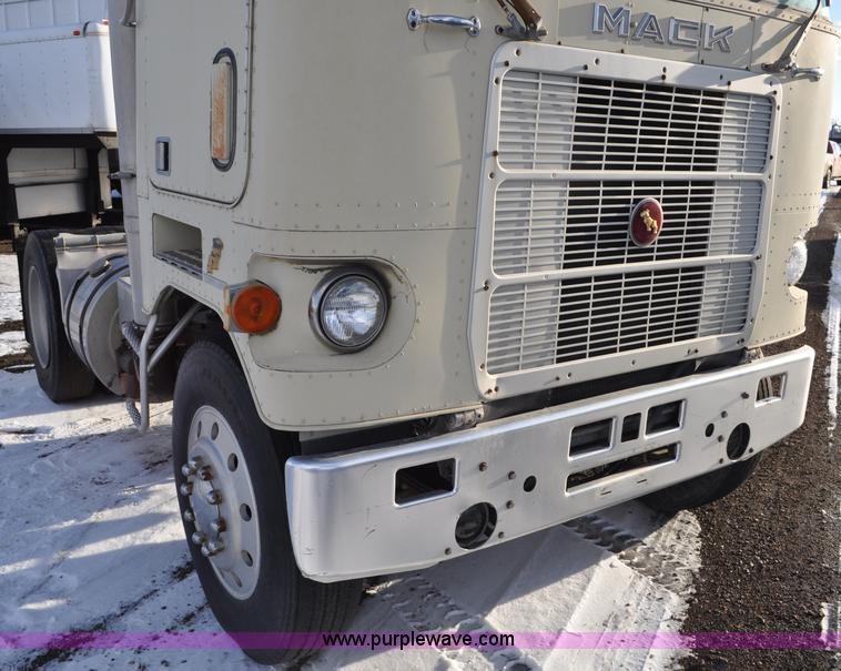 image for item G6213 1975 Mack Cruise Liner semi truck