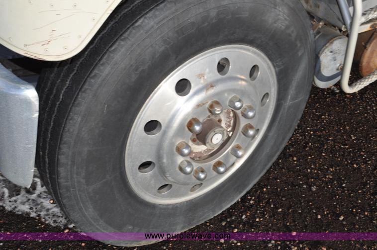 image for item G6213 1975 Mack Cruise Liner semi truck