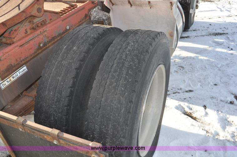 image for item G6213 1975 Mack Cruise Liner semi truck