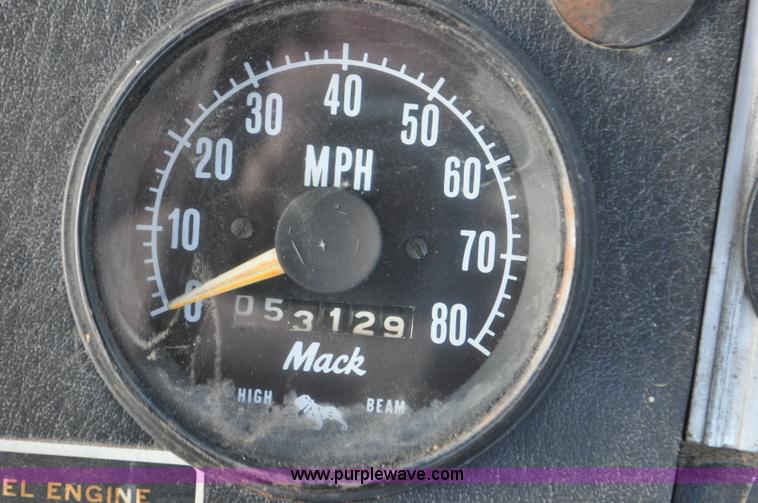 image for item G6213 1975 Mack Cruise Liner semi truck