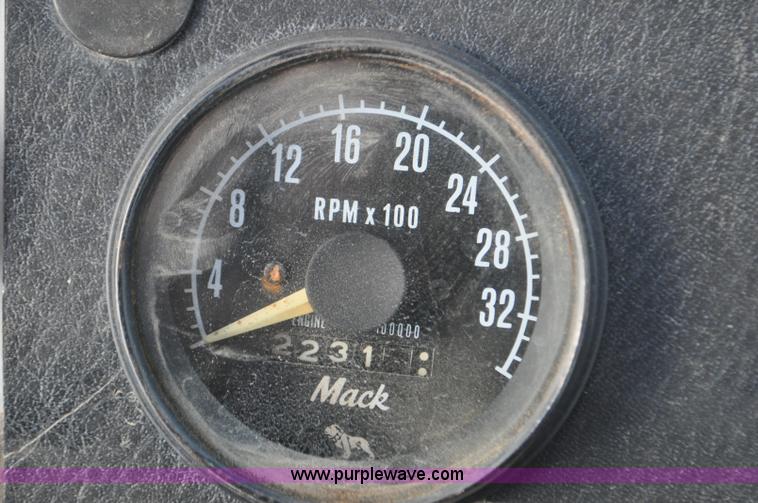 image for item G6213 1975 Mack Cruise Liner semi truck