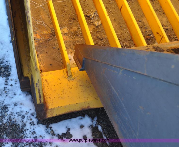 image for item G6273 10' rock bucket