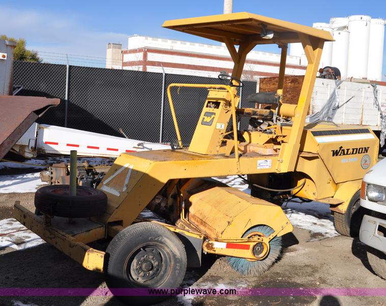 image for item G6323 Waldon 1000 Versa sweeper