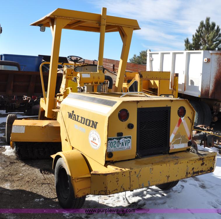 image for item G6323 Waldon 1000 Versa sweeper