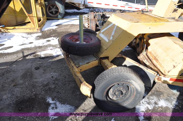 image for item G6323 Waldon 1000 Versa sweeper