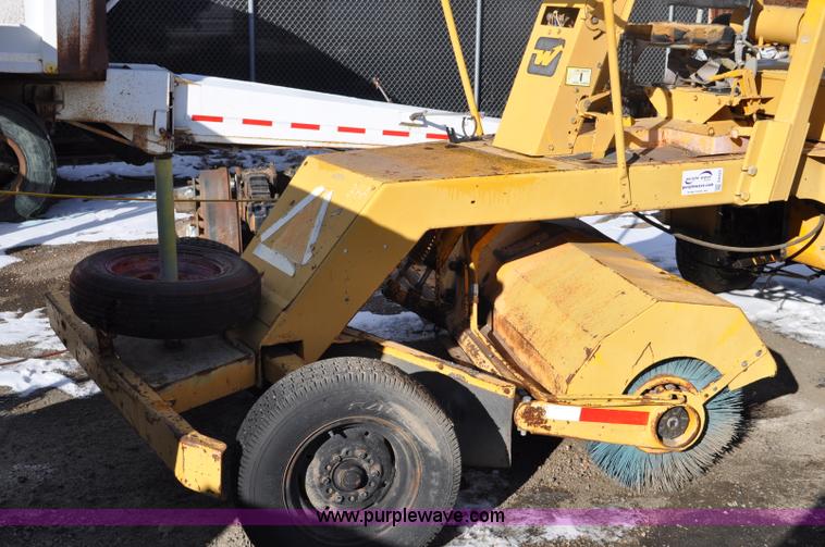 image for item G6323 Waldon 1000 Versa sweeper